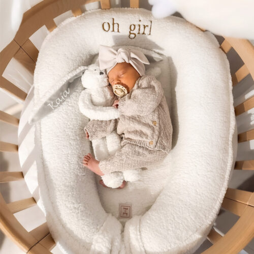 personlig babynest med navn hvit beige grå vaskbar myk teddy trekk baby gave barselsgave fri frakt